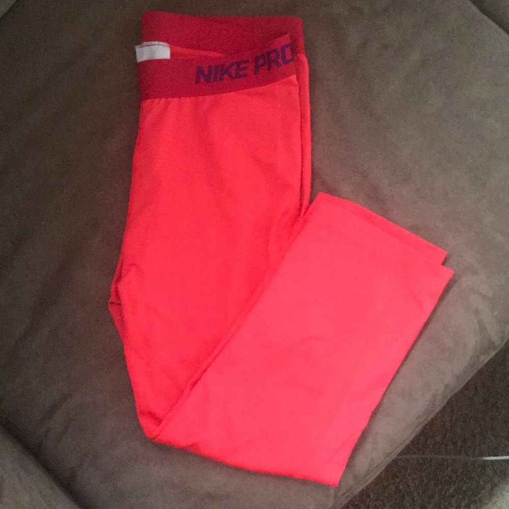 Nike pro capris